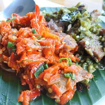 Dendeng Duo Rasa .
.
.
.
#foodporn #instafood #bandung #indonesiafood #dendengduarasa #dendengduorasa #dendeng #indonesiaauthentic