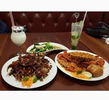 #crabchilisingapore#crabbuttergarlic @penta_kitchen 🖒🖒🖒🖒