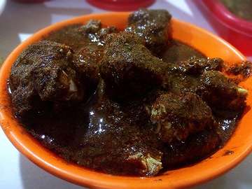 "Rumah makan Marpadotbe" At jalan a.yani 26 , bypass,Rawamangun,Jakarta timur 
@lapo.marpadotbe .
.
.
Salah satu rumah makan khas Batak yang cukup dikenal banyak kalangan dan menyediakan masakan khas daerah Batak yang dari agak nama dan cara penyajian mungkin masih termasuk asing bagi orang Jakarta pada umumnya .
.
Untuk penggunaan daging sendiri terdapat dua jenis yaitu daging B1 dan B2 yang perbedaan tekstur dagingnya tidak terlalu kentara .
.
-On this frame 
1.Sang sang 
Price : IDR 35.000 .
.
2.Tanggo - Tanggo
Price : IDR 35.000
.
.
3.Arsik ( B2)
Price : IDR 35.000
.
.
Untuk kualitas makanan di tempat ini sudah tidak perlu diragukan lagi bahwa memang salah satu terbaik untuk jenis lapo di tempat ini .
.
Untuk sangsangnya terdapat dua macam yaitu yang menggunakan darah dan tidak menggunakan darah,untuk rasa tidak jauh berbeda .
.
Untuk arsiknya ini enak dan daging babinya juga empuk .
.
Untuk Tanggo-Tanggonya juga termasuk yang terbaik bagi perkulineran jenis masakan Batak .
.
-Overral for taste : 9/10
.
.
-Notes 
1.Lebih baik makan di bawah pukul 2 siang,agar masih kebagian menu babi panggang dan babi goreng khas Batak yang tentunya berbeda dengan babi panggang dan goreng pada umumnya .
.
.
#kulinerbatak #foodblogger #jktfooddestination #jktfoodbang