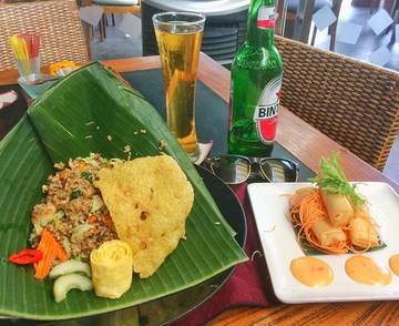 We In-donesia fam... Nasi Goreng and Tang for dayssss! #bali #3monkeys #vacation #epikprogram 🐒🐒🐒🍲🇮🇩