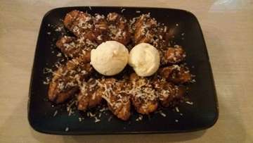 Our new born menu's Pisang ice cream with free choice topping of chocolate-caramel-strawbery #zeinscafe #surabayacafe #surabayafoodies #surabayakuliner #surabaya #ketintang #nongkrong #nongkrongsurabaya #kopi #like4like #like4likers #likesforlikes #likes #likeforlike #likeforfollow #likefollow #like4followers #banana #bananafritters #bananaicecream #pisang #pisangbakar #pisangkeju