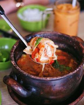 Craving for Tom Yum soup finally satisfied!
#thehoomanbeing #thbjakarta #tomyum #tomyumsoup #thaifood #thaijimjum