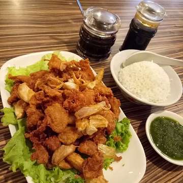 Oriental food lovers, try this!
.
.
.
📍: Taste of Oriental, Jl. Raya Kuta No. 104, Badung, Bali
🍱: Fried Coconut Pork (Babi Santan Goreng) w/ Garlic
🤑💵: IDR 68,000
💌: TBA
🍴: 8 Out of 10
#babisantangoreng #balinese #orientalfood #asianfood #chinesefood #kulinerbali #kulinerdenpasar #kulinerbadung #dewatakuliner #dewatafoodie #foodinbali #tasteofasia #tasteoforiental
