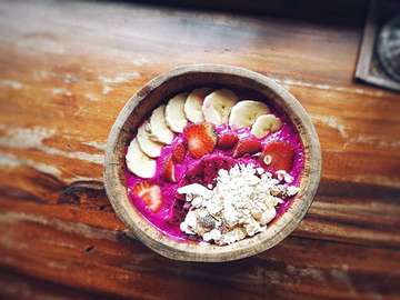 I swear I'm doing more than just eating in Bali!! 😂😂 this Dragon Fruit Smoothie Bowl was DIVINE #Everythingobsessed #EOEats #EOxBali .
.
.
.
.
#bali #ubud #food #foodie #smoothiebowl #dragonfruit #banana #openmyworld #beautifulmatters #visualoflife #irishblogger #travelblogger #travel  #daintydiscoveries #lifestyleblogger #lifestylebloggers #theblogissue #thatsdarling #lovelysquares #TNChustler #postitfortheaesthetic #blogger #darlingmovement #darlingweekend #vsco #vscocam