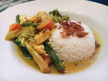 Dinner ?? Lets catch up our Indonesian foods “ Chicken Curry “ 😋
-
#menaricoffee #menaricafe #deliubud #ubudcafe #ubud #indonesianfood #foodie