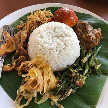 Makan siang hati ini nasi uduk#nasiudukbetawi #makanenak #kulinercitra6