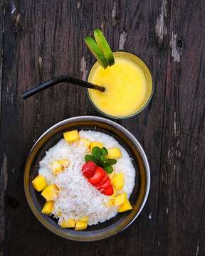 Say YES to mango!

Mango Sticky Rice & Mango Smoothie 💞