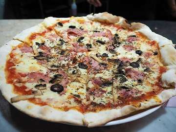 Satisfy your craving for thin crust #pizza at #iltempiokuta 🍕
.
.
.
#baligardenbeachresort #thebalibible #balibucketlist #delikuta #baligasm #balidaily #baliguru #baliadvisor #balifood #balifoodies #balieats #deliciousbali #nomnombali #sgfoodies #sgeats #sydneyfood #sydneyfoodies #sydneyeats #instafood #italianfood #italiancuisine #bali #letsgotobali