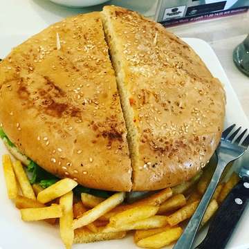 Happy weekend 😁😊 😇
just nearby cafe and try their Monster Burger 🍔 
Uniq 👍