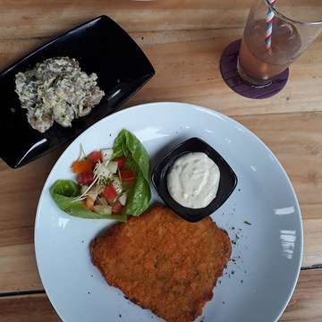 Life is good 🤗😍 #ubudbali #lunchtime #schnitzels #islandlife🌴 #islandofgods
