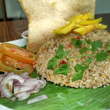 Kampong fried rice 😋😋😋
.
.
.
#delicious #spicy #friedrice #kampongfriedrice #nasigoreng #foodphotography #foodporn #mi4iphotography #xiaomiphotography #foodie #food #indonesianfood