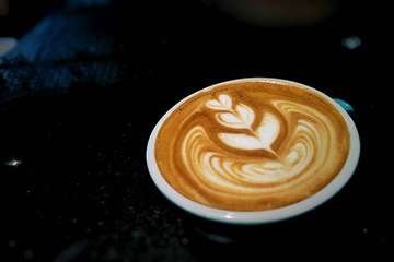 Freepour ☕️
📸 by @jaya_coffee 
#barista 
#latteart 
#greenbarista 
#royaltulip 
#ceningcoffee 
#kopiadalahnyawa 
#tukangkopinakal