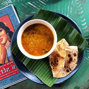Yellow Dal. Whole Wheat Roti. Nourishing lunch chat with a new friend. #ubudlife #happy.