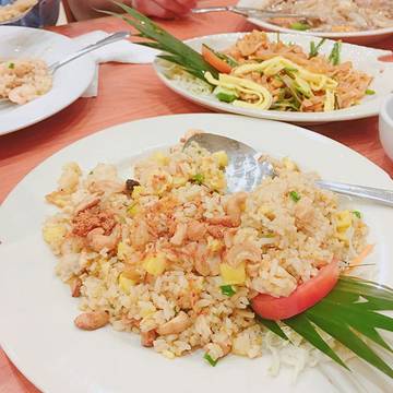 Bữa ăn ngon nhất cả tuần qua 😂 #thailandfood #rice #friedrice #eating #dinner #hungry #indonesia #surabaya #travel #travelphotography #exploreindonesia