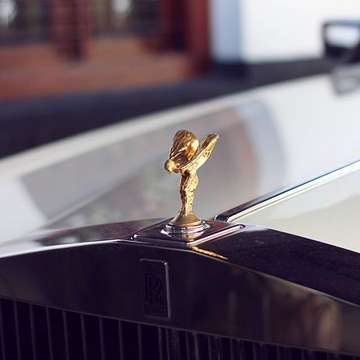24 Carat Gold Spirit of Ecstasy, the second most expensive kind after the diamond one, I guess? Currently worth for $16k uh oh 😂 on newer version cars, this emblem has an ability to 'disappear' when someone touch or pull it, (yes because it IS that precious), but let's think about it - how can a logo be so expensive like this?