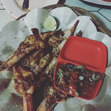 #seafood #seefood #balistreetfood #baliindonesia #grilledprawns #grilledclams #sambal #getinmybelly