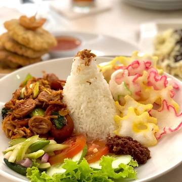 Fancy Nasi Gila di Madame Lily. 
Waktu kuliah dulu, sering banget makan nasi gila, sekarang setelah lulus, sering kangen dengan nasi gila, tapi sekarang jarang ke senayan. Anyway, this’s the fancy version of nasi gila. Tasty and yummy. 
#nasigila #nasi #kuliner #plazaindonesia #kulinerjkt #kulinerjakarta