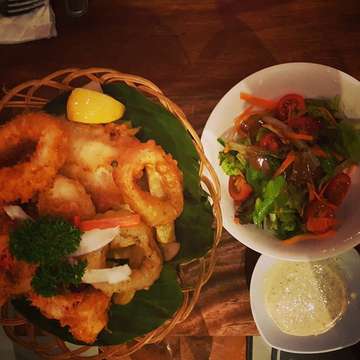 Last dinner in Bali for now!

#instadinner #instafood #zoologictrainingandconsultancy #endofworktrip #theglasshousesanur #fishermansbasket #beefpie #lemonmeringue #goodmeal #thankfulforagoodtrip #goodfood