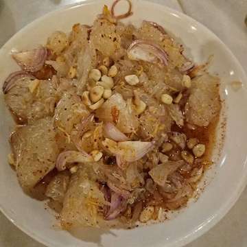 Yum Som-O
Salad jeruk bali ikan teri