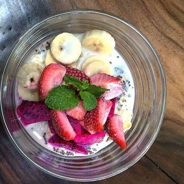 One of our breakfast bowl at cafe#energybowl#oats#chiaseeds