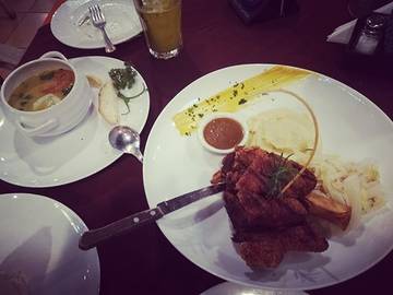 Authentic pork knuckle and mash potato, turmeric in the juicy is also a terrific experience for me~ 👍 will definitely come again!
