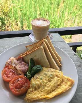 Good morning and happy sunday.. dont forget to catch ur breakfast 🍴☕️❤️
#menaricoffee #menaricafe #deliubud #breakfast #sunday #foodie #deliciousbali