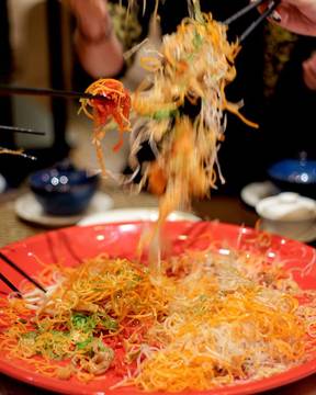 Have you prepare yourself for this upcoming CNY Celebration? For me, one of the iconic tradition is to have this Yu Sheng (Prosperity Toss) with your family or closest ones. One of my recommendation is this Yu Sheng at @jia.dining @shangrilajkt and not only for the prosperity toss, you could also celebrate your CNY with their special set menu.

So make sure that you have reserve your seat, and lets prepare to welcome another great year together! #jiadining #shangrilajkt #takemetojia #yusheng #CNYmenu