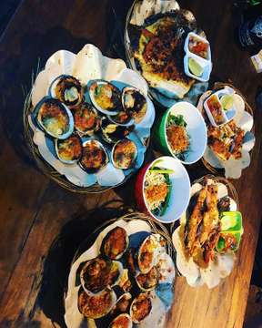 Seafood#this place taste same like 5* especially for clam👍👍👍👍👍 even the place in local market but the customers bule w/ good taste