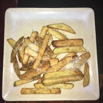 Parmesan truffled home fries 🍟 
F (flavour): 3/5
R (rate / price): 2.5/5 (59000)
I (illegal): 2.5/5
E (experience): 3.5/5
S (size): 2.5/5
S (saltiness): 2.5/5 (add your own salt)
!! (overall): 16.5/30 
Good way to end a holiday:) Would recommend restaurant