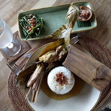 Our special lunch today, 
Chicken in the yellow bamboo. 
Yummy... Call us if you need to try. 
#balineseculinary 
#mytripmylife