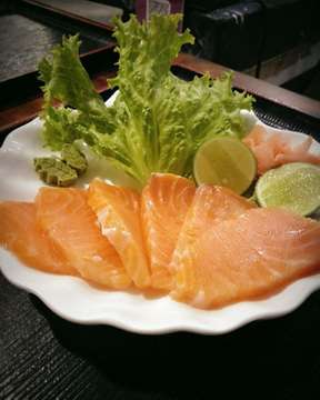 #salmonsashimi #hiroyaresto #deliciousfishsalmon
