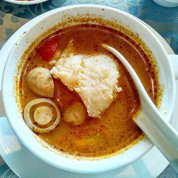 Believe it or not, this is my 1st time trying #TomYum Soup... Well, not bad actually.
.
.
#WeBiteFood.