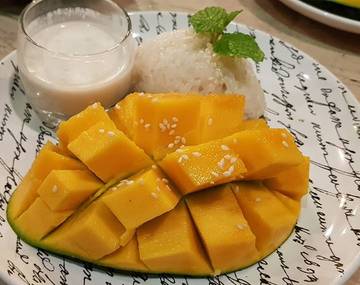 The best Mango With Sticky Rice n Tapioca in Coconut Milk.." Hangout special n best dessert 🤗😍😋