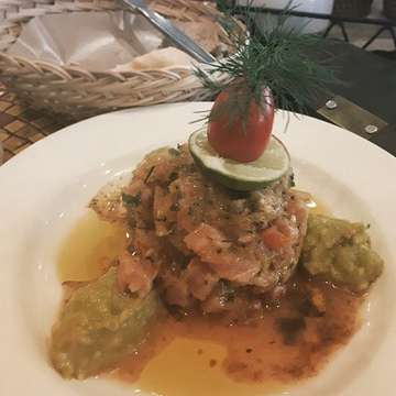 Siang2 laper dan ngantuk hayuu ke 
#cafemoka
with menu : Tuna Carpaccio with Avocado 
@Moka Cafe Seminyak