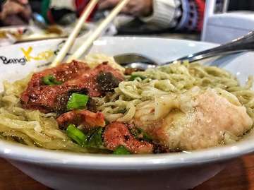 WAN TAN NOODLE

Salah satu menu favorit di Bangi Kopi Tiam adalah Wan Tan Noodle-nya .

Mie-nya kecil-kecil lembut, kuahnya gurih dan mantap kaldunya ...wan tan-nya juga #jlebBanget... #food #foodie #foodphotography #foodpics #foodstagram #foodgram #foodgasm #instafood #foodblogger #foodlover #kuliner #kulinernusantara #kulinerindonesia #wisatakuliner #makanmakan #makananenak #makanan #jajanan #noodles