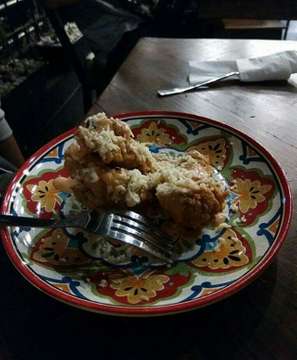 Late post.. Surabi saus durian nya juara.
Fav junaa masih yg chicken wing saus keju.
Variasi menu nasi nya jg unik2, syukaa..
Apalagi tempatnya cozy bangeeett 😍😍😍 #latepost
#kuliner 
#cafeenaksurabaya 
#cafeinstagramable 
#nongkrongmalamsurabaya 
#cafesoiree