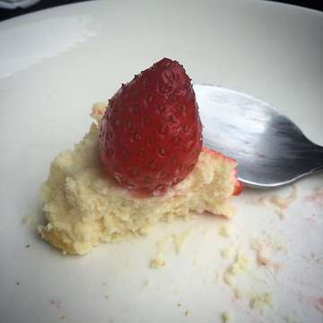 One last bite 😲
#strawberry #cheesecake #strawberrycheesecake #food #instafood #foodstagram #먹스타그램 #딸기 #딸기케이크