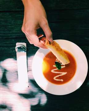 Tomato soup w/ grilled cheese dip✨