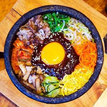 Today lunch idea: Colorful Dolsot Bibimbap from @teishoku.id served as a hot stone pot of warm white rice topped with beef, namul (sautéed and seasoned vegetables), gochujang (chili pepper paste), and egg.. 😋 Full review and more story on FOODINLOVEID.COM (Link on bio) 😉
▪
▪
▪
✔💬 Turn ON post notification for latest update from us 😉
Don't forget to check our blog for latest update ➡ WWW.FOODINLOVEID.COM
Click direct link on my bio... 😉
▪
▪
▪
▪ 
#FoodInLoveID
#teishoku #bibimbap #dolsotbibimbap #koreanfood #japanesefood #buzzfeedtasty #thefeedfeed #eeeeeats #kuliner #wisatakuliner #kulinerjakarta #kulinerjkt #f52grams #foodblogger #jktfoodblogger #jktfoodies #foodie #foodies #jktfoodbang #foodporn #foodgasm #foodpic #vsco #vscocam #instafood #foodstagram #foodforlife