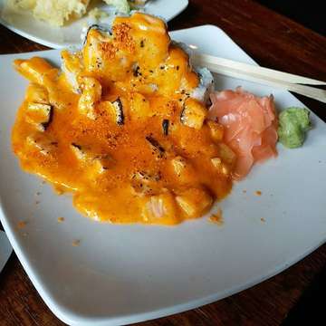 Enjoyed my late lunch Lava Volcano sushi 😙😙😙😙