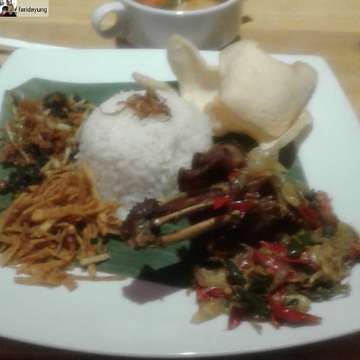 #Repost from @faridayung with @regram.app ... Menikmati Bebek Goreng bumbu Bali saat Dinner di sowe bistro