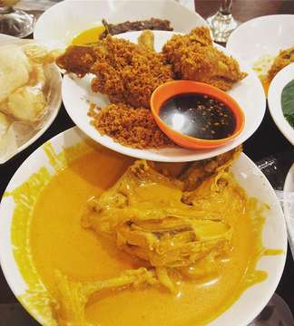 Ayam padang #gulaichicken #friedchicken #rmpagisore #cempakaputih #kulinerjakarta