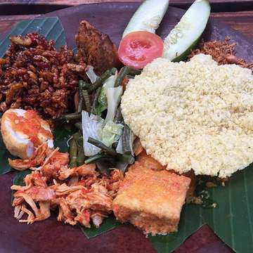 Nasi campur Bali for lunch 👌🏻👌🏻 #nasicampur #nasicampur #lunchtime #topiinnrestaurant