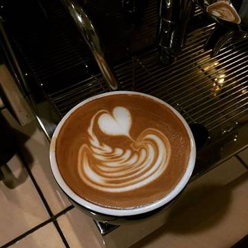 @syaifulbari.id @fulcaff #fulcaff #fulcaffcoffee #kopifulcaff #fulcaffcafe #espressomachine #latteart #ngopididepok #latte #art #simple #humble #learn #life #style #love #cinta #cantik #coffee #kopi #depok #indonesia www.fulcaff.coffee