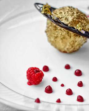 See how this Saturn “GOLDEN NUGGET” from @altorestaurantjkt by @fsjakarta lying beautifully on the plate. It looks like it has its own galaxy with “RASPBERRY” as a moon. Actually it is a Chocolate Manjari Sponge inside with Light Caramel Chantily,  Edible Gold Powder, and covered with 24K Gold Leaf. Additional some edible flowers on its chocolate ring. Beyond my expectation, perfectly tasty 👌🏻
.
#HungryFever
#AltoExperience
#FSJakarta
.
#spoonfeed #eatingfortheinsta #devourpower #foodnetwork #foodiechats #foodieofinstagram #FourSeasons #foodcoma #foodbeast #foodgawker #huffposttaste #foodandwine #fooooood #foodforthought #eat #fooooodie #forkfeed #foodporn #eatingdisorderrecovery #featuremeofh #featuremebest #dailyfoodfeed #tryitordiet #seriouseats #eatersannonymous #menwithcuisines #ilovefood