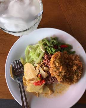 Today’s lunch 🍴😋
#bali #lunch #food #indonesia #indonesianfood #warung #delicious #coconut #warungkolega