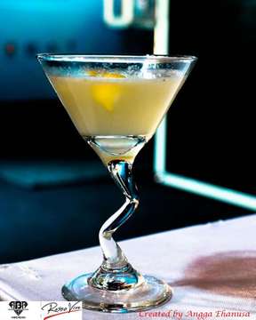 69 Burst Cocktail by Angga Ehanusa 
#thebartimes #thebartimesmagazine #cocktails #aba #abaindonesia #rossovivo #rossovivodineandlounge #rossovivokuta #cocktail_social #bartender #infodenpasar #infobadung #cocktailbar #barinbali