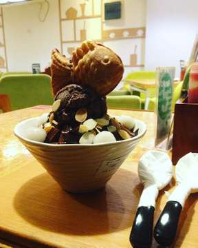 ikannya lucu... yummy juga🍨

#icecream #yummy #chocolatebingsu #kueikan #loveit #sukabanget #at #fatkumadesserthouse #kamokumadesserthouse