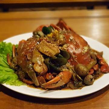 Dinner kepiting kembar saus tiram yummmyyyy #kepitingkembar #pampalasaresto with @wahyuesam @wahidah_khalila_muna