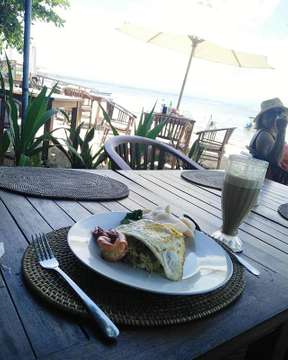 Selamat hari Minggu😉
Point of view f/ @luhtuscoffee
🍃🍃🍃
#sanur #bali #instafood #luhtuscafe